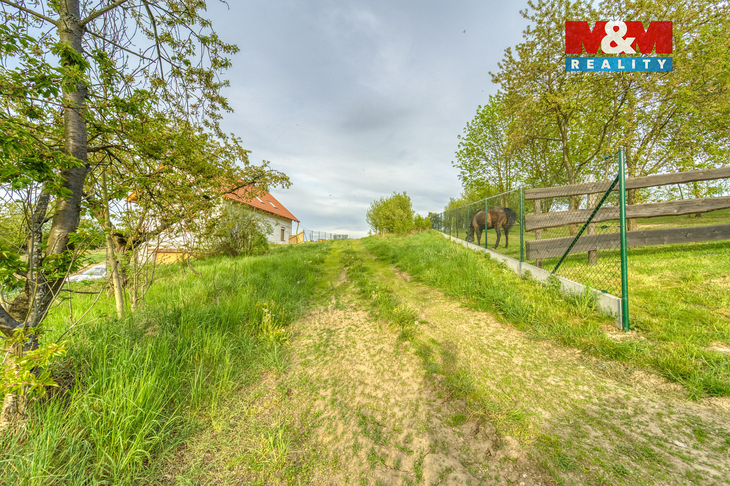 Prodej stavebního pozemku 2 006 m² - Więcej