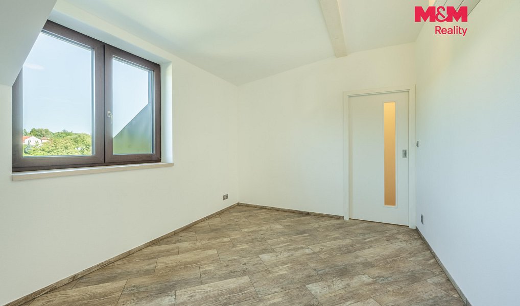 Prodej domu 198 m² s pozemkem 1 543 m², Hradečno – náhled fotky 12