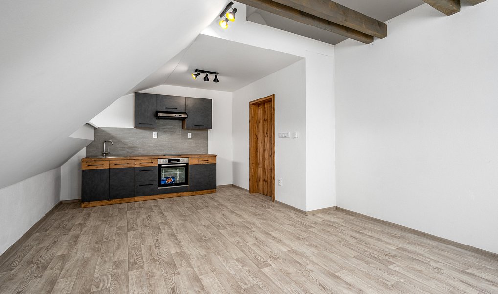 Prodej domu 200 m² s pozemkem 151 m², Rožmitál pod Třemšínem – náhled fotky 14