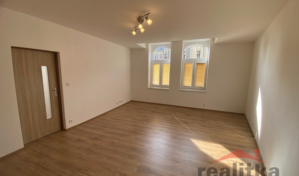 Pronájem bytu 2+1 60 m², Opava – náhled fotky 2