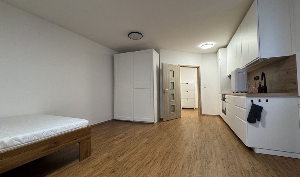 Pronájem bytu 1+kk, 36 m², Uhříněves - Praha 22, Praha