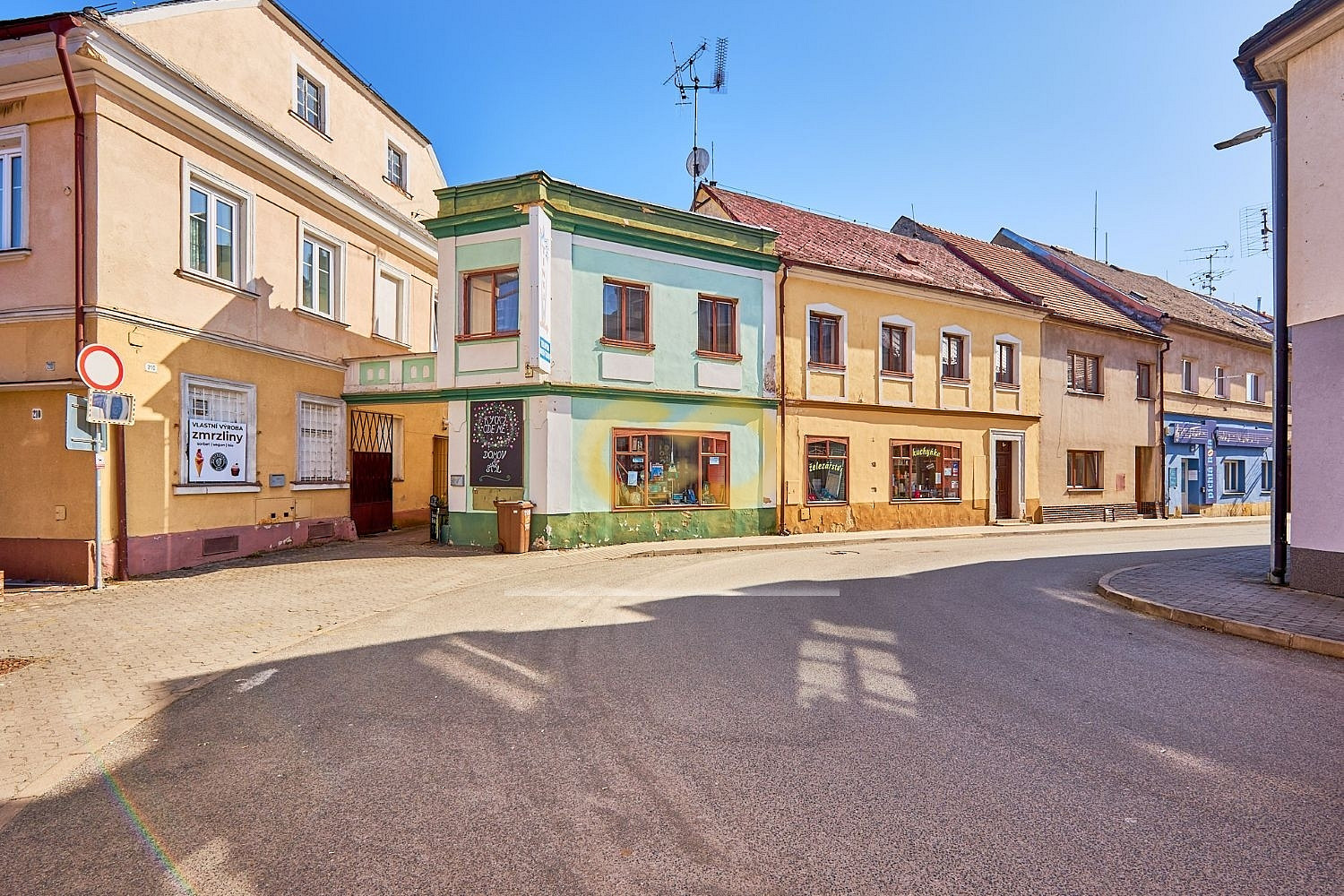 Prodej obchodních prostor 270 m² – fotografie 2