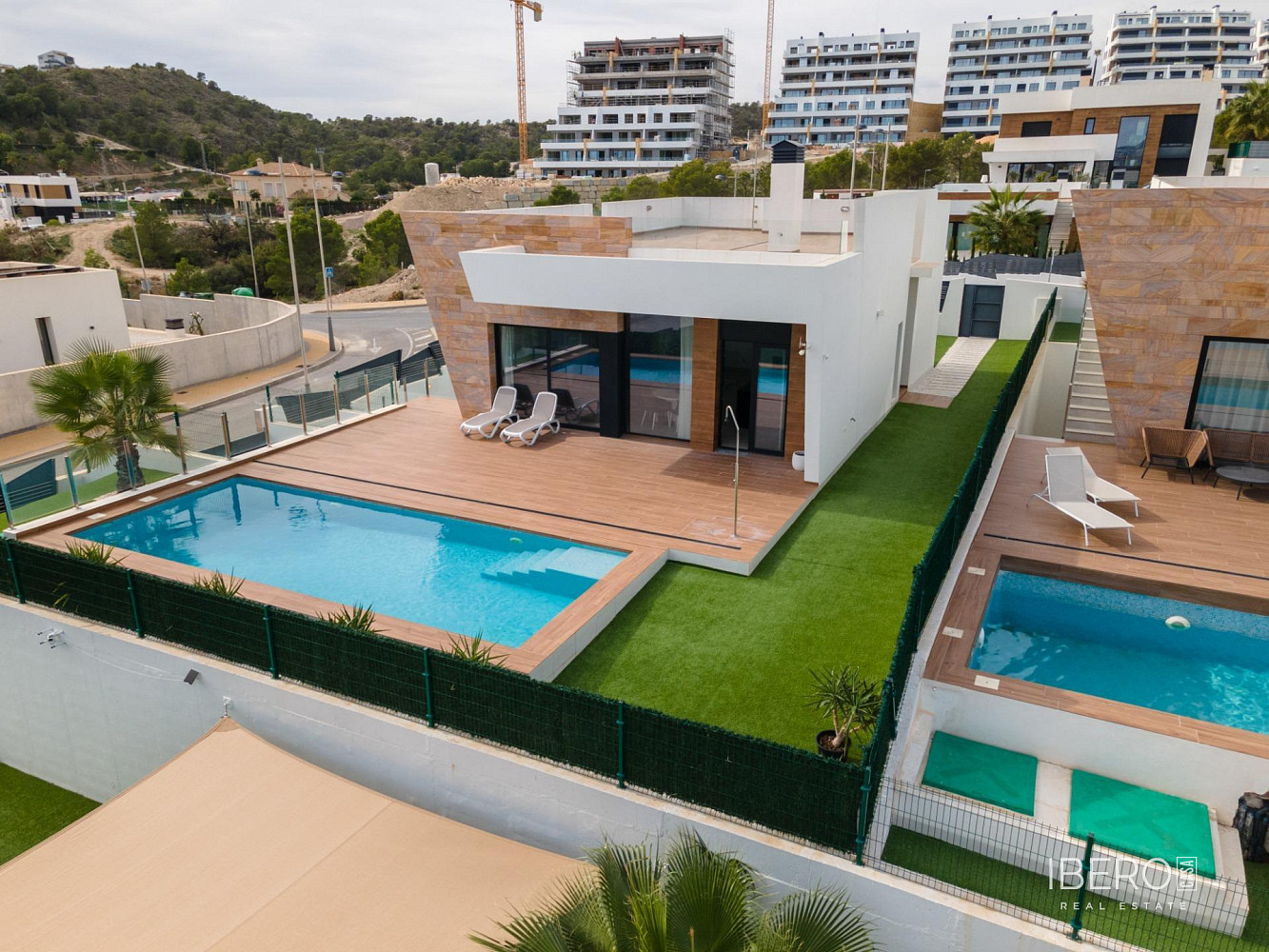 Prodej domu 314 m² s pozemkem 572 m² – pohled 3