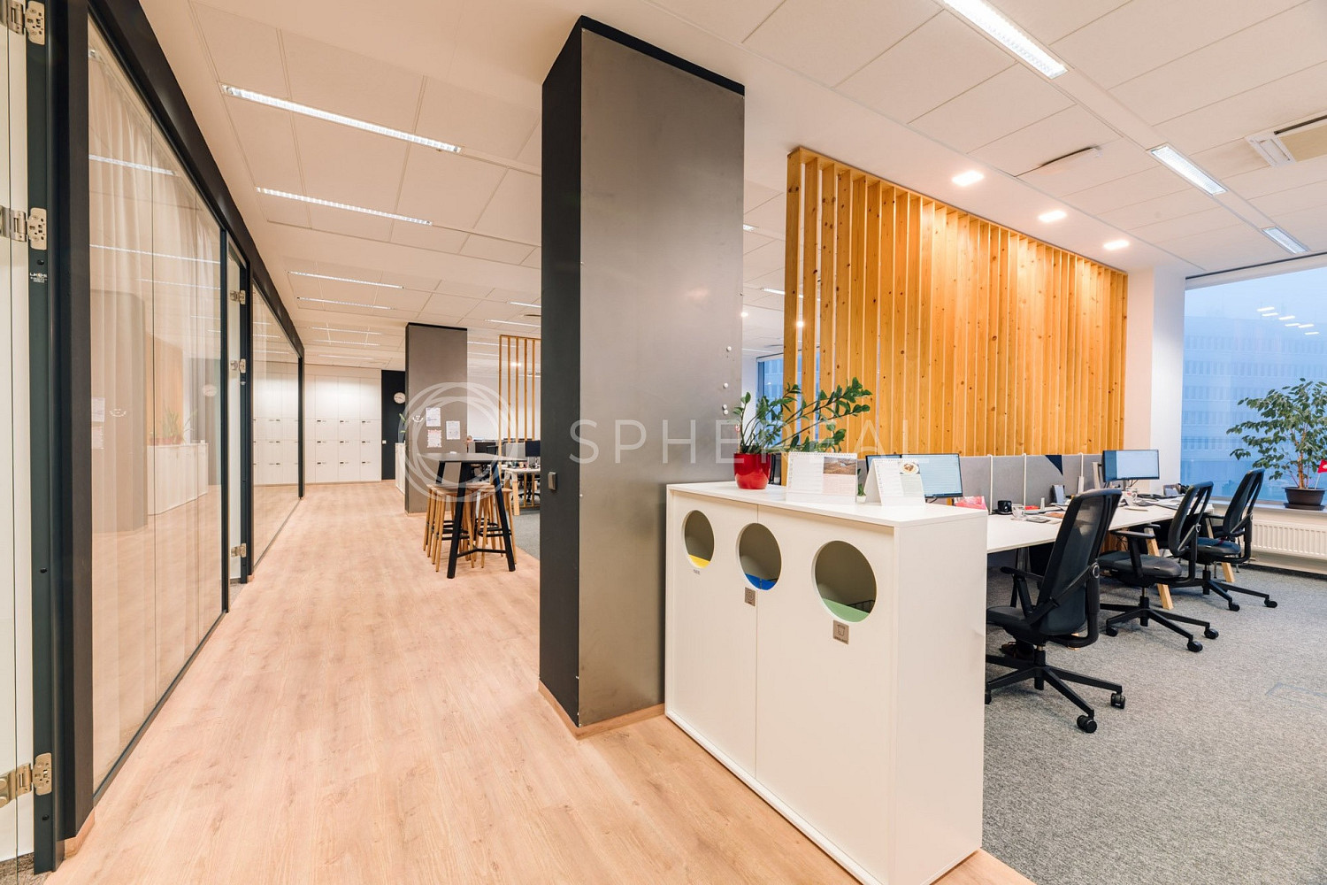 Pronájem kanceláře 568 m² — photo 2