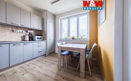 Prodej bytu 4+1 74 m², Jižní, Větrušice, okres Praha-východ