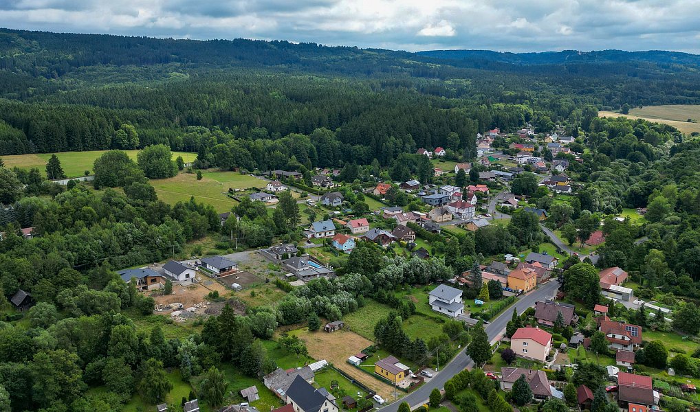 Prodej stavebního pozemku 1 570 m², Valy – náhled fotky 3