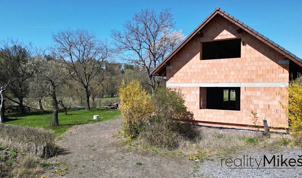 Prodej domu 252 m² s pozemkem 1 445 m², Rovensko pod Troskami – náhled fotky 8