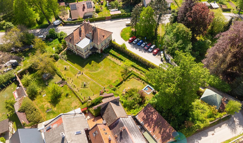 Prodej domu 322 m² s pozemkem 2 633 m², Jindřichův Hradec – náhled fotky 2
