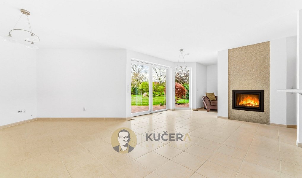 Prodej domu 488 m² s pozemkem 1 376 m², Jesenice – náhled fotky 4