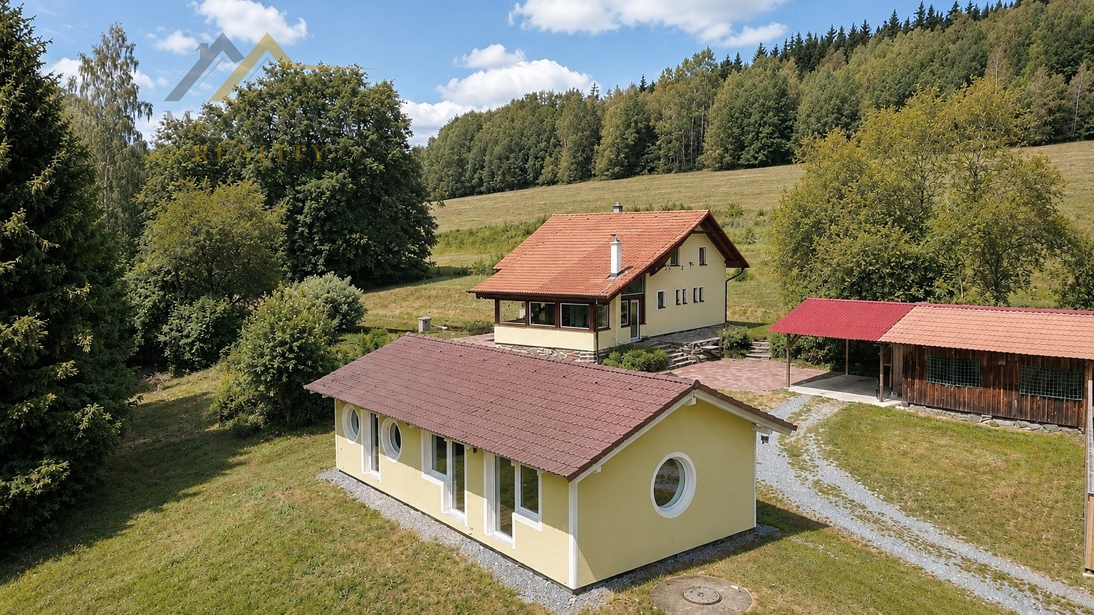 Prodej domu 219 m² s pozemkem 4 179 m² — photo 2