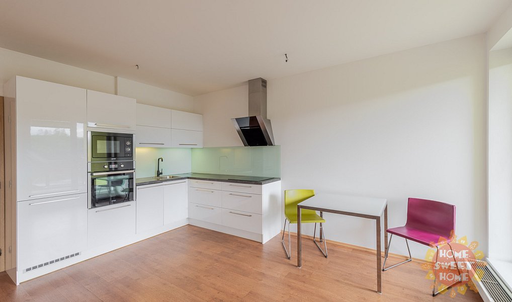 Prodej bytu 1+kk 55 m², Praha – náhled fotky 2