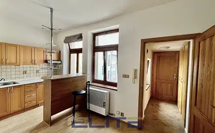 Pronájem bytu 1+kk 23 m², Husova, Liberec - Liberec I-Staré Město