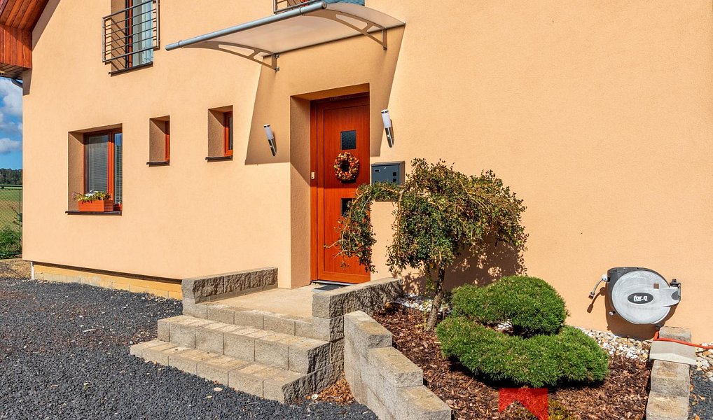 Prodej domu 346 m² s pozemkem 2 669 m², Újezd – náhled fotky 28