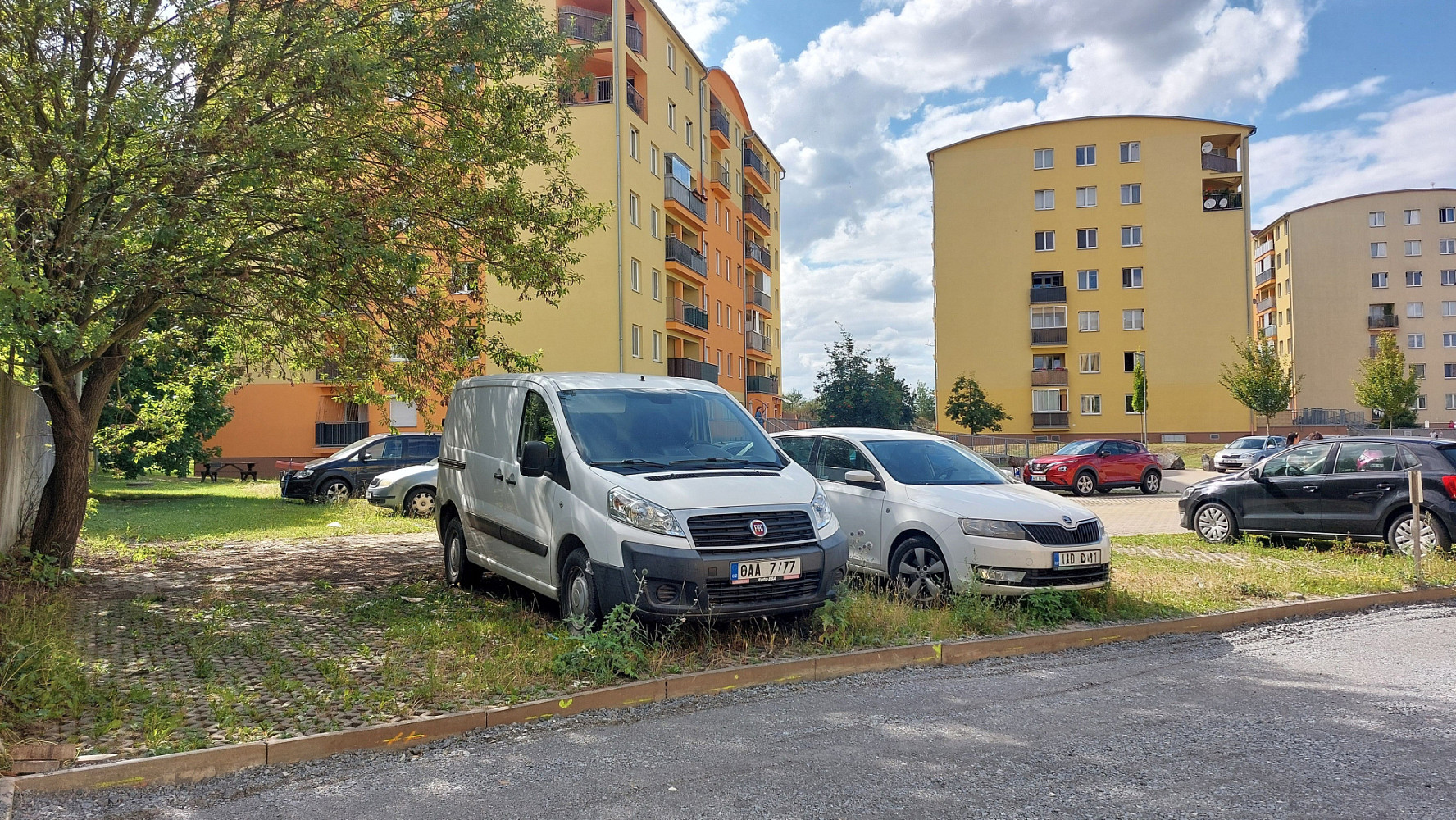 Prodej dvou parkovacích stání klecany ul. v honech — photo 2