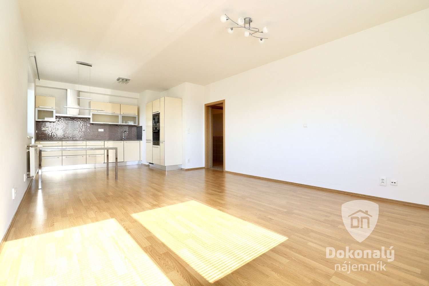 Pronájem bytu 2+kk 67 m² – fotografie 2