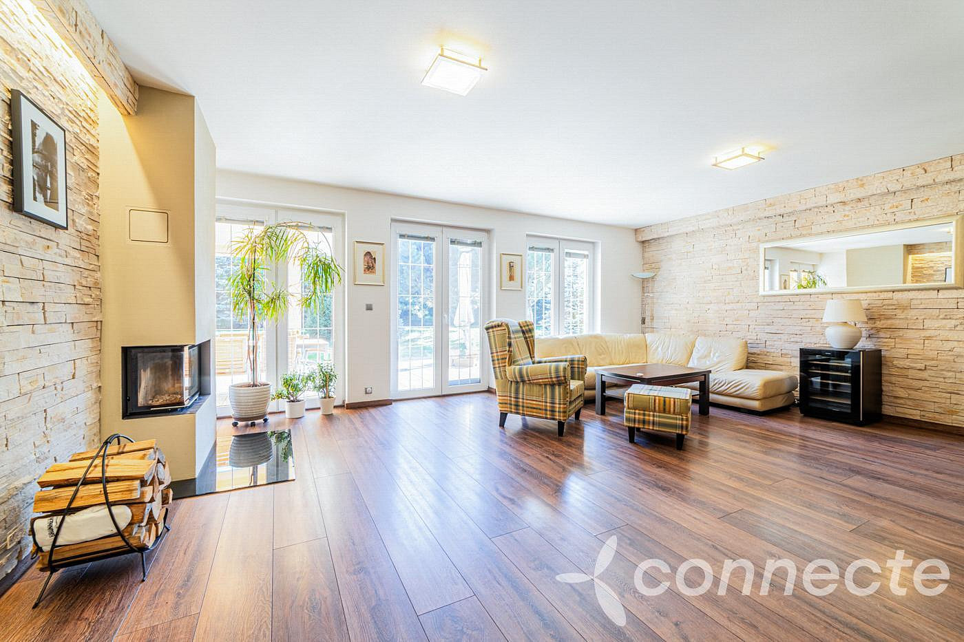Prodej domu 267 m² s pozemkem 1 202 m² — photo 2