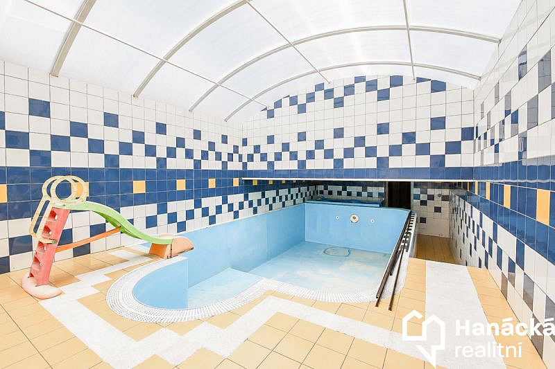 Prodej domu 345 m² s pozemkem 630 m² – fotografie 2