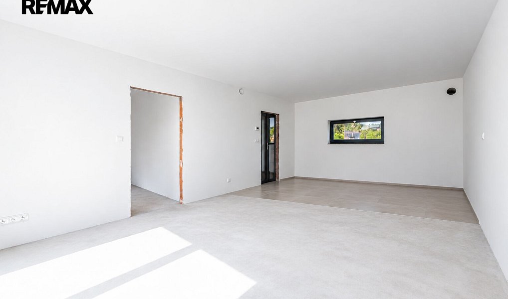 Prodej bytu 4+kk 90 m², Jince – náhled fotky 5