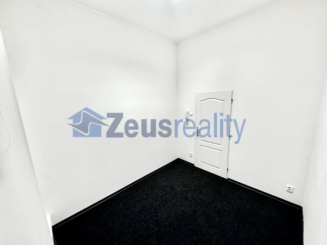 Pronájem kanceláře 12 m² — photo 2