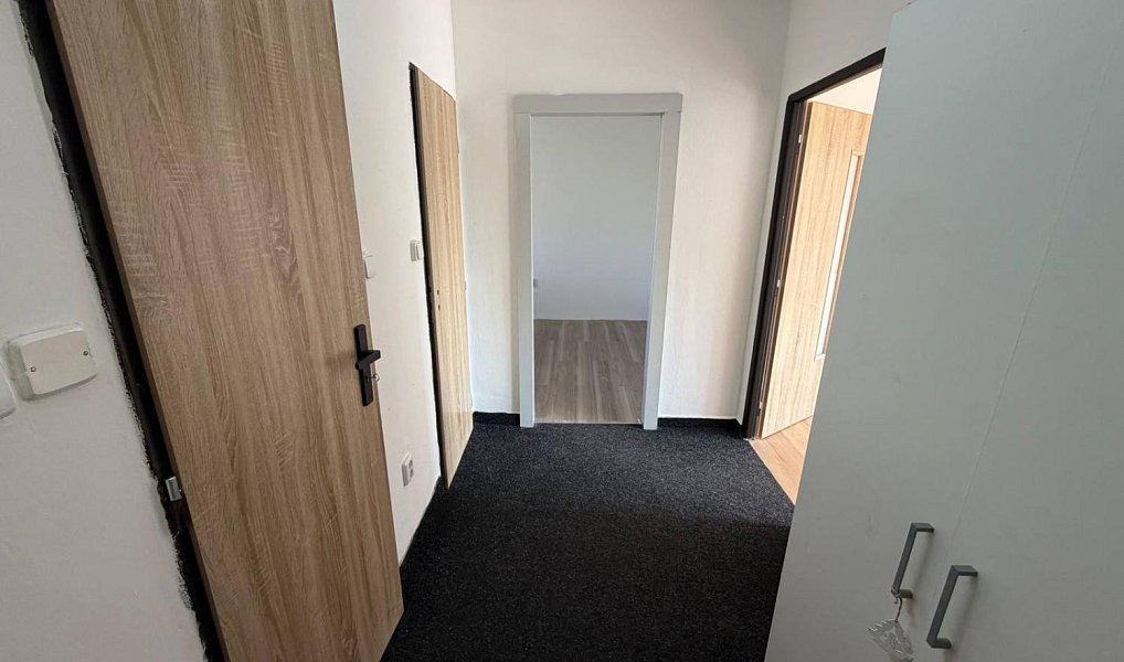 Pronájem bytu 4+1 73 m², Hradec Králové – náhled fotky 2
