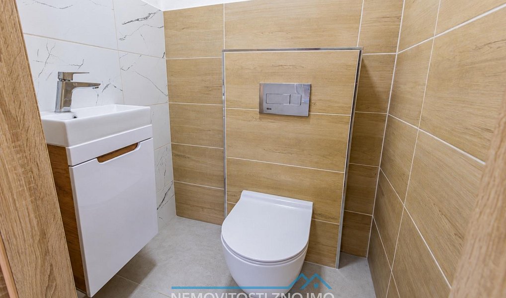 Prodej domu 220 m² s pozemkem 1 436 m², Chvalovice – náhled fotky 11