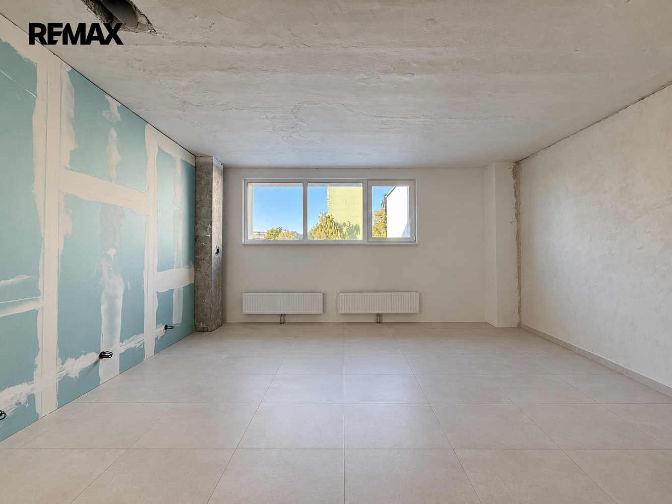 Pronájem komerčního objektu (jiného typu) 42 m²