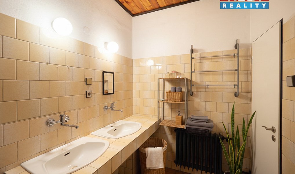 Prodej restaurace 640 m², Želízy – náhled fotky 10