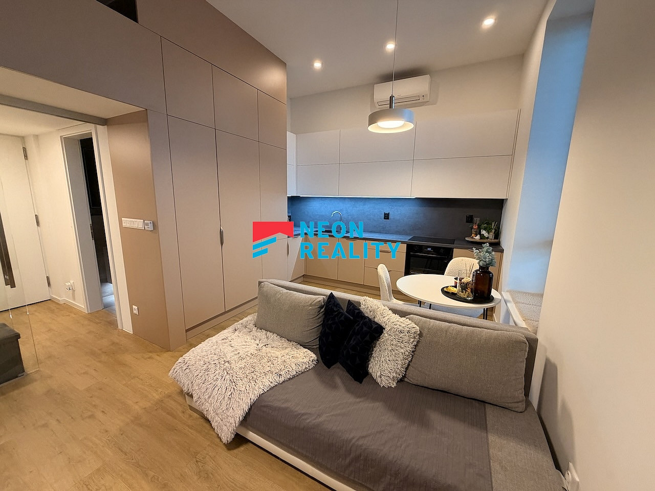 Pronájem bytu 1+kk 29 m² — photo 2