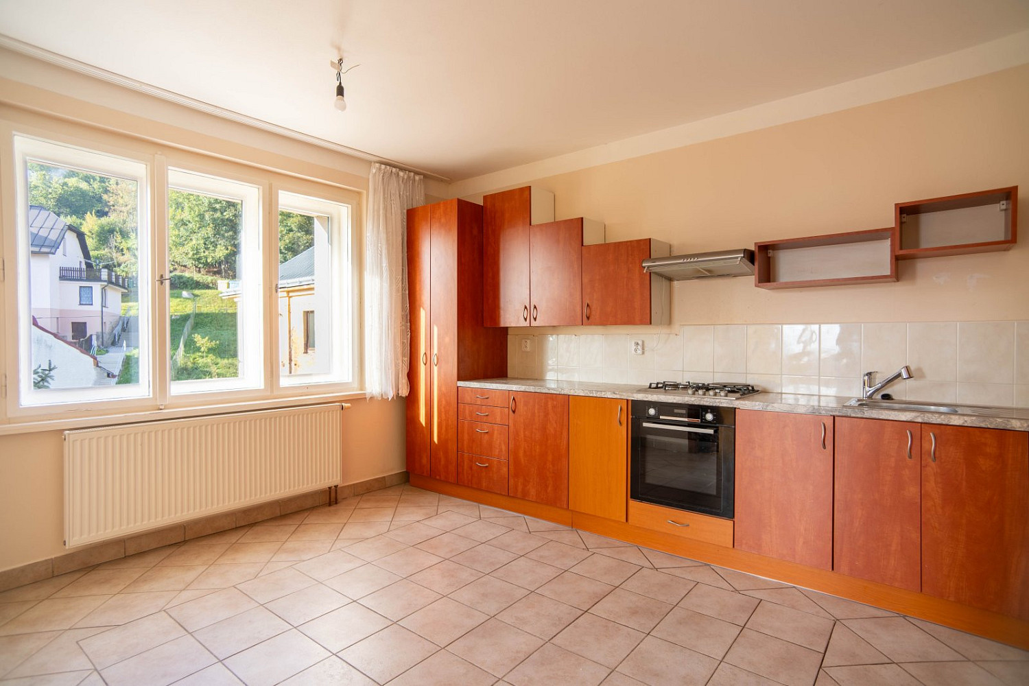 Prodej domu 219 m² s pozemkem 587 m² – pohled 3