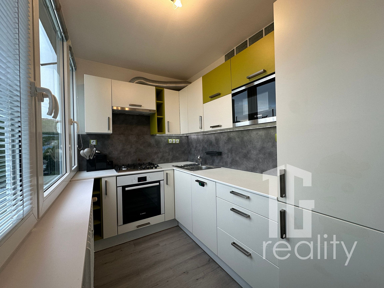 Pronájem bytu 3+kk 56 m² — photo 2