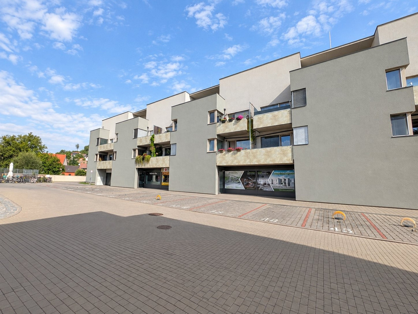 Pronájem obchodních prostor 128 m² – fotografie 2