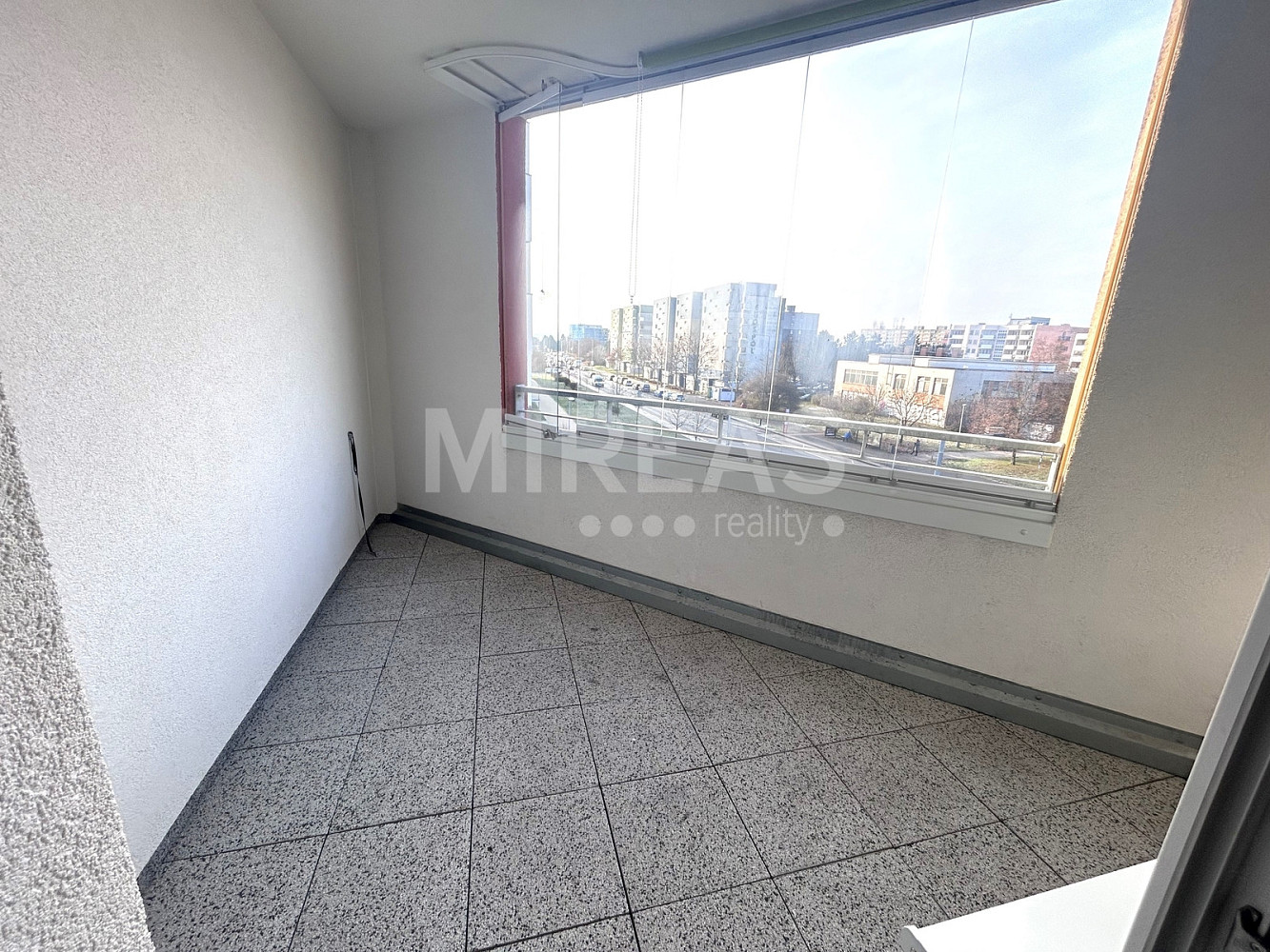 Pronájem bytu 1+kk 38 m² – fotografie 2