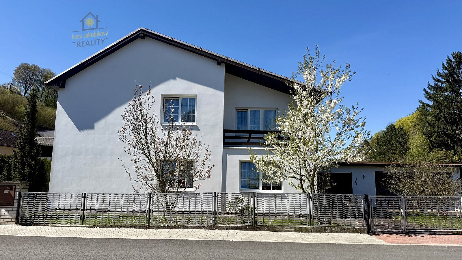 Prodej domu 230 m² s pozemkem 403 m² — photo 2