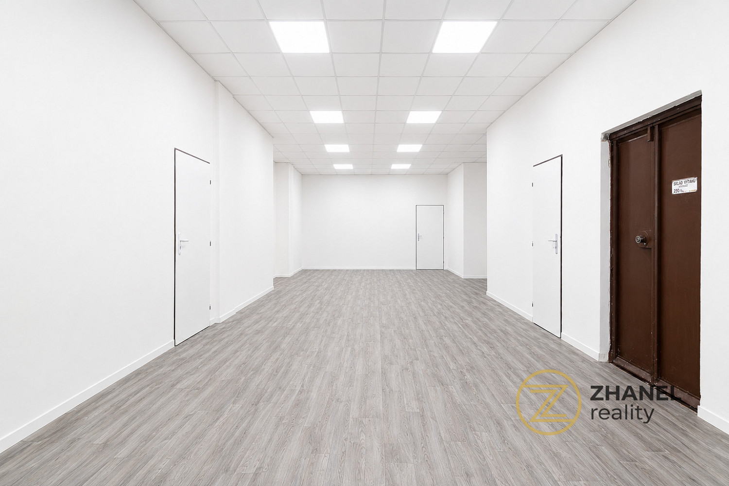 Pronájem kanceláře 200 m² – fotografie 2