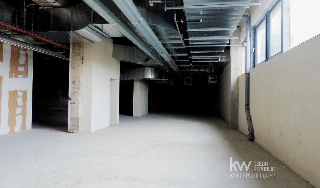 Pronájem obchodních prostor 326 m², Hradec Králové – náhled fotky 3