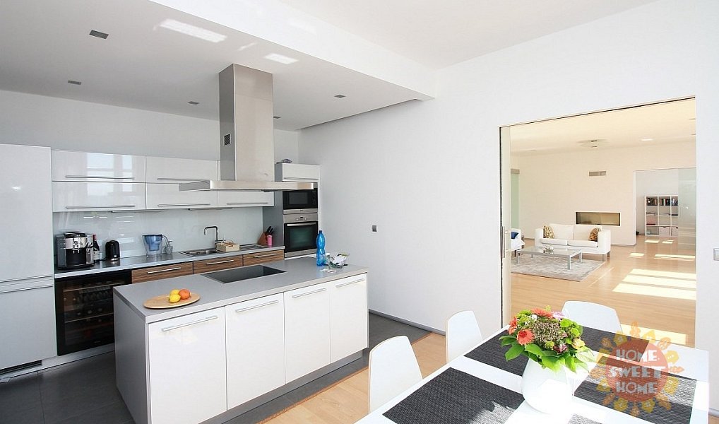 Pronájem bytu 6+kk 204 m², Praha – náhled fotky 3