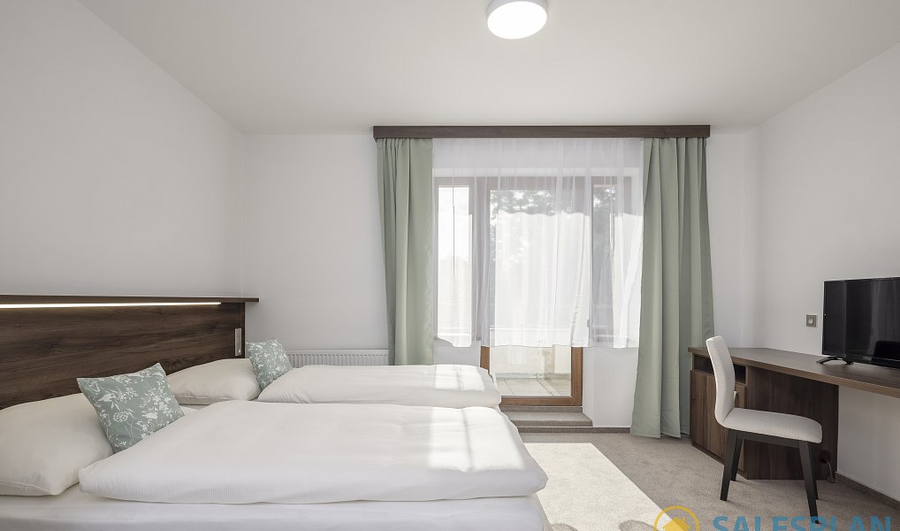 Prodej ubytovacího objektu 1 342 m², Doksy – náhled fotky 11