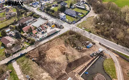 Prodej komerčního pozemku 1 120 m², Praha 8