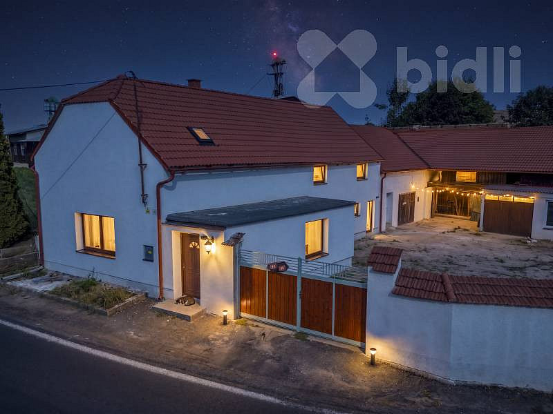 Prodej domu 140 m² s pozemkem 327 m² – fotografie 2