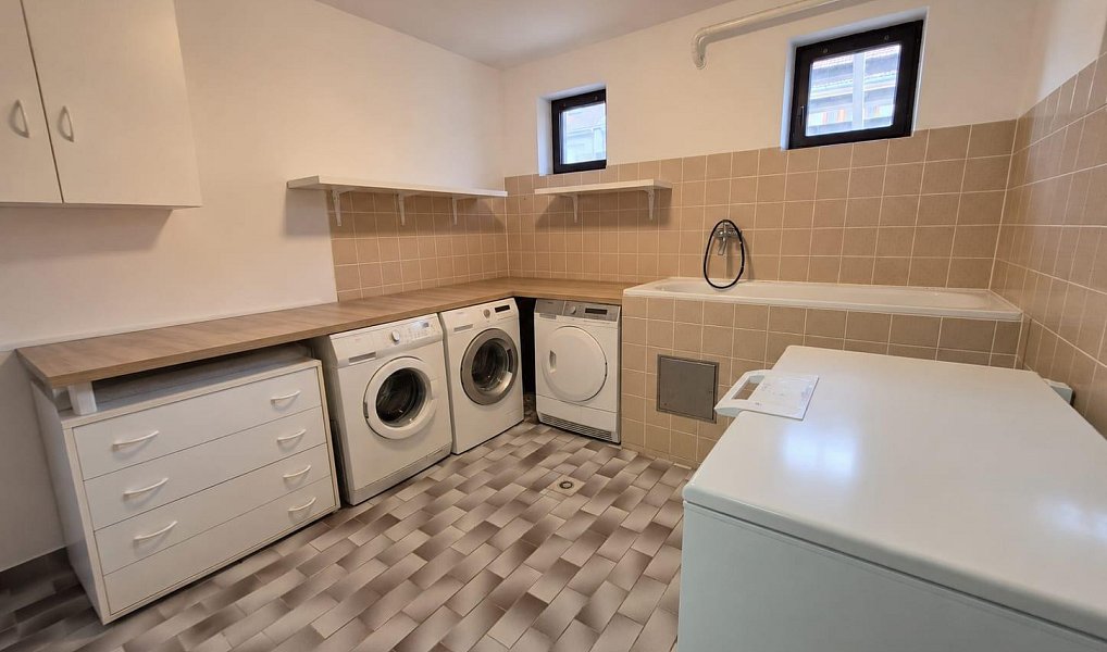 Prodej domu 208 m² s pozemkem 299 m², Moravské Budějovice – náhled fotky 32