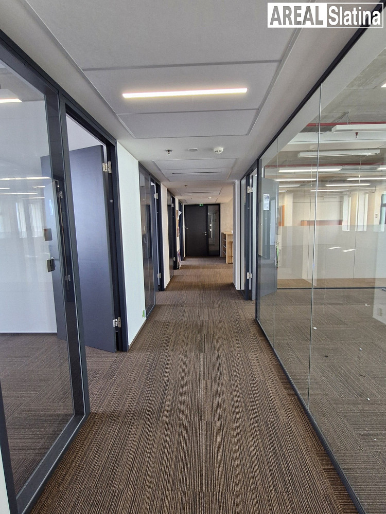 Pronájem kanceláře 292 m² – fotografie 3