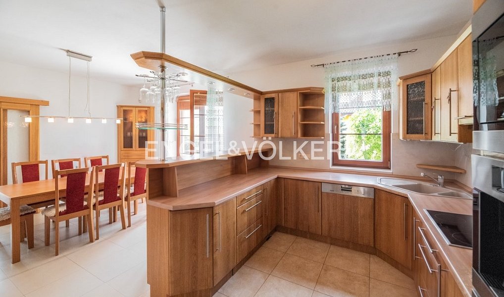 Prodej domu 270 m² s pozemkem 822 m², Praha – náhled fotky 3