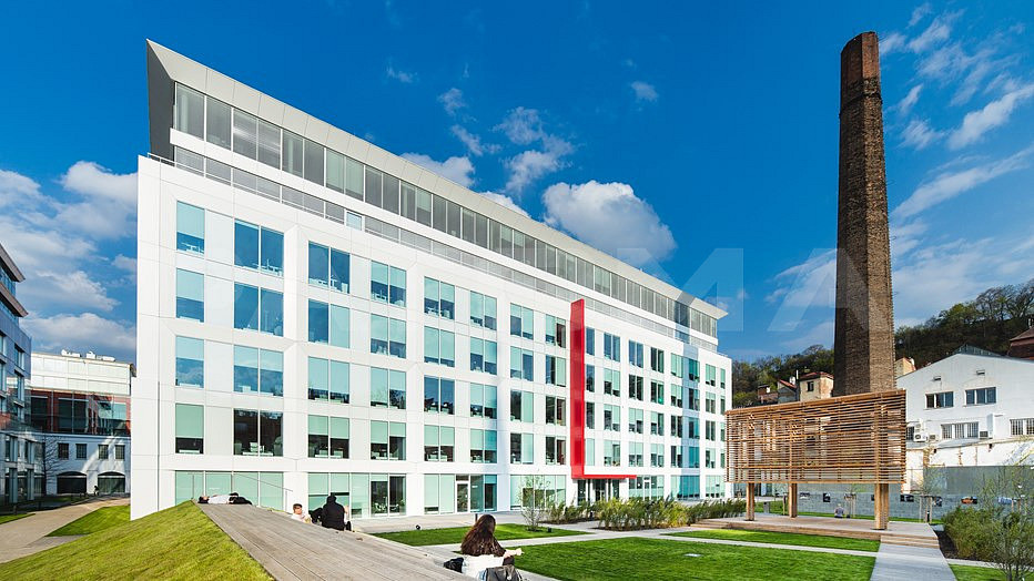 Pronájem kanceláře 448 m²