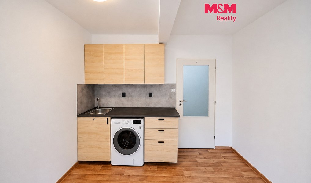 Prodej garáže, 17 m², Nusle, Praha