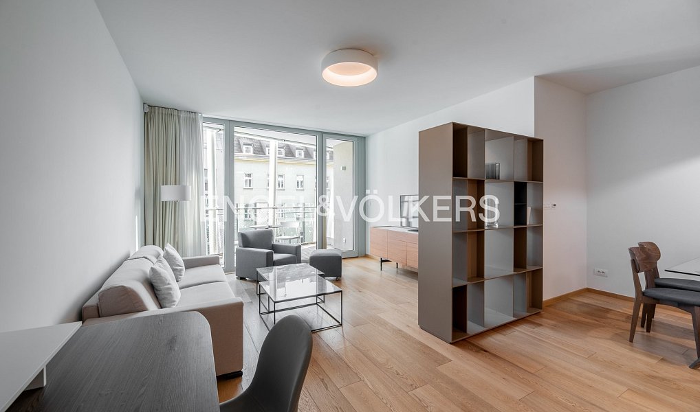 Pronájem bytu 2+kk 73 m², Praha – náhled fotky 2