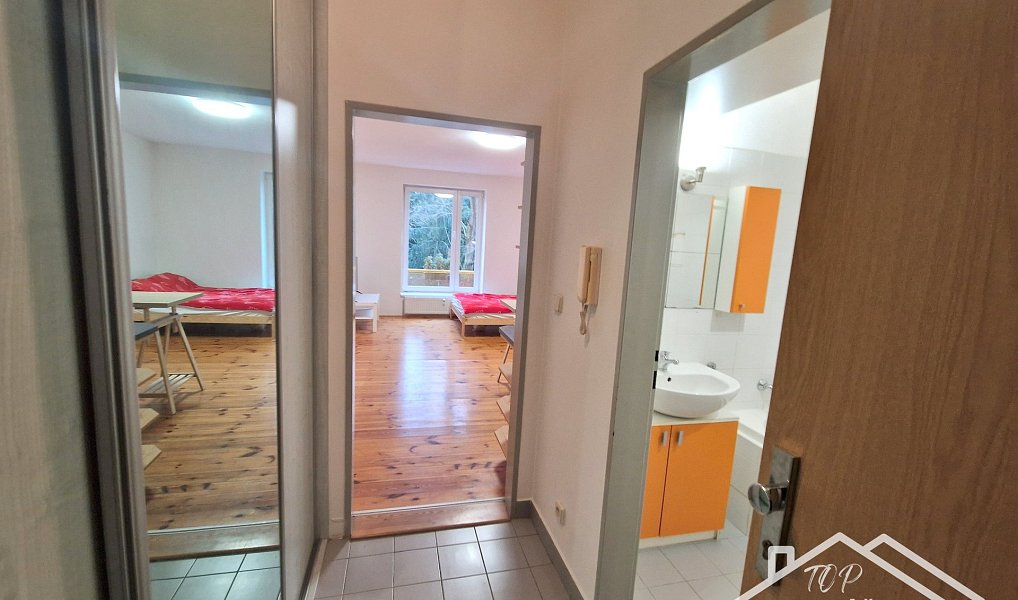 Prodej bytu 1+kk 30 m², Jesenice – náhled fotky 3