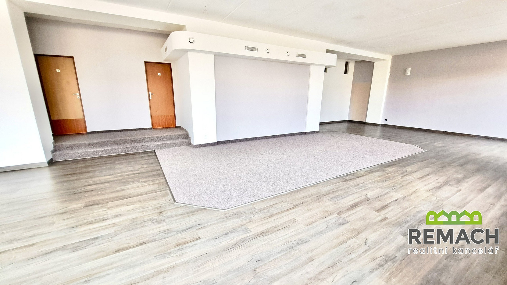 Pronájem obchodních prostor 170 m² – fotografie 4