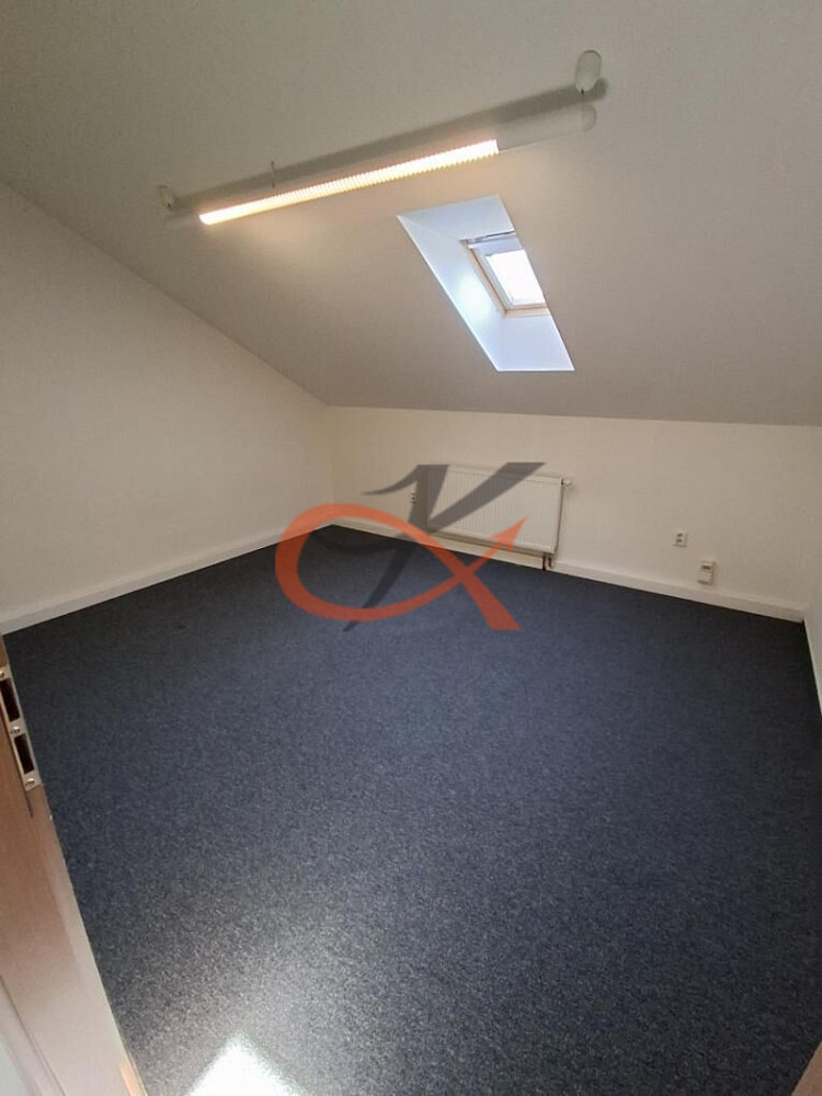 Pronájem kanceláře 102 m² – fotografie 3