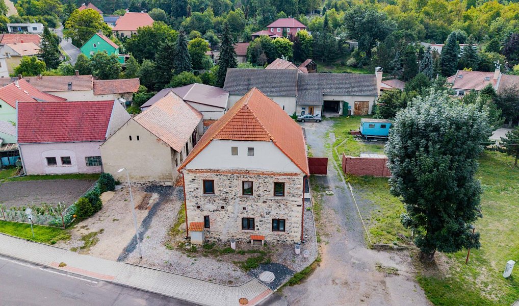 Prodej domu 233 m² s pozemkem 554 m², Lužice – náhled fotky 33