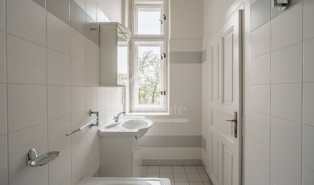 Pronájem bytu 2+kk 81 m², Praha – náhled fotky 3